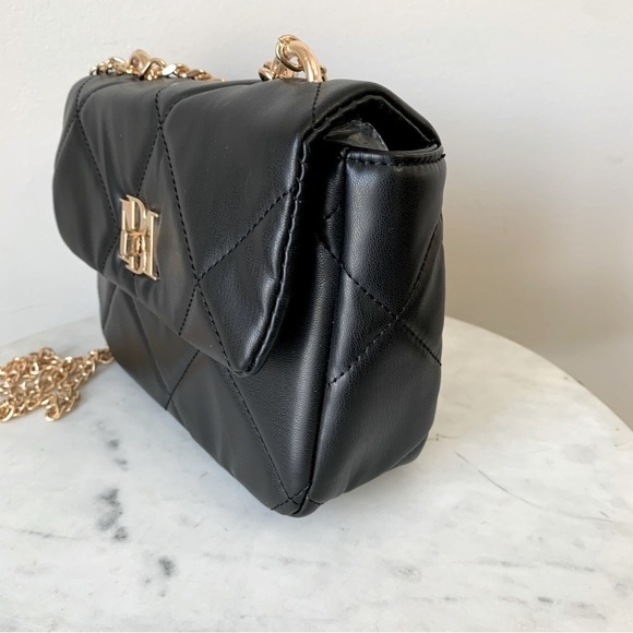 Badgley Mischka Black Small Chain
Crossbody Bag with Big Diamond
Quilting NWT - Picture 3 of 16